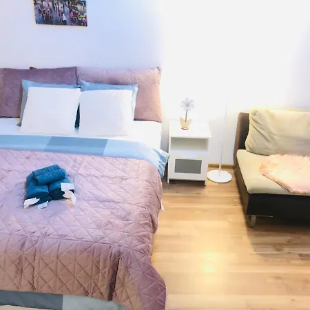 Downtown Andrassy Apartment