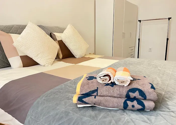 Downtown Andrassy Apartmán *